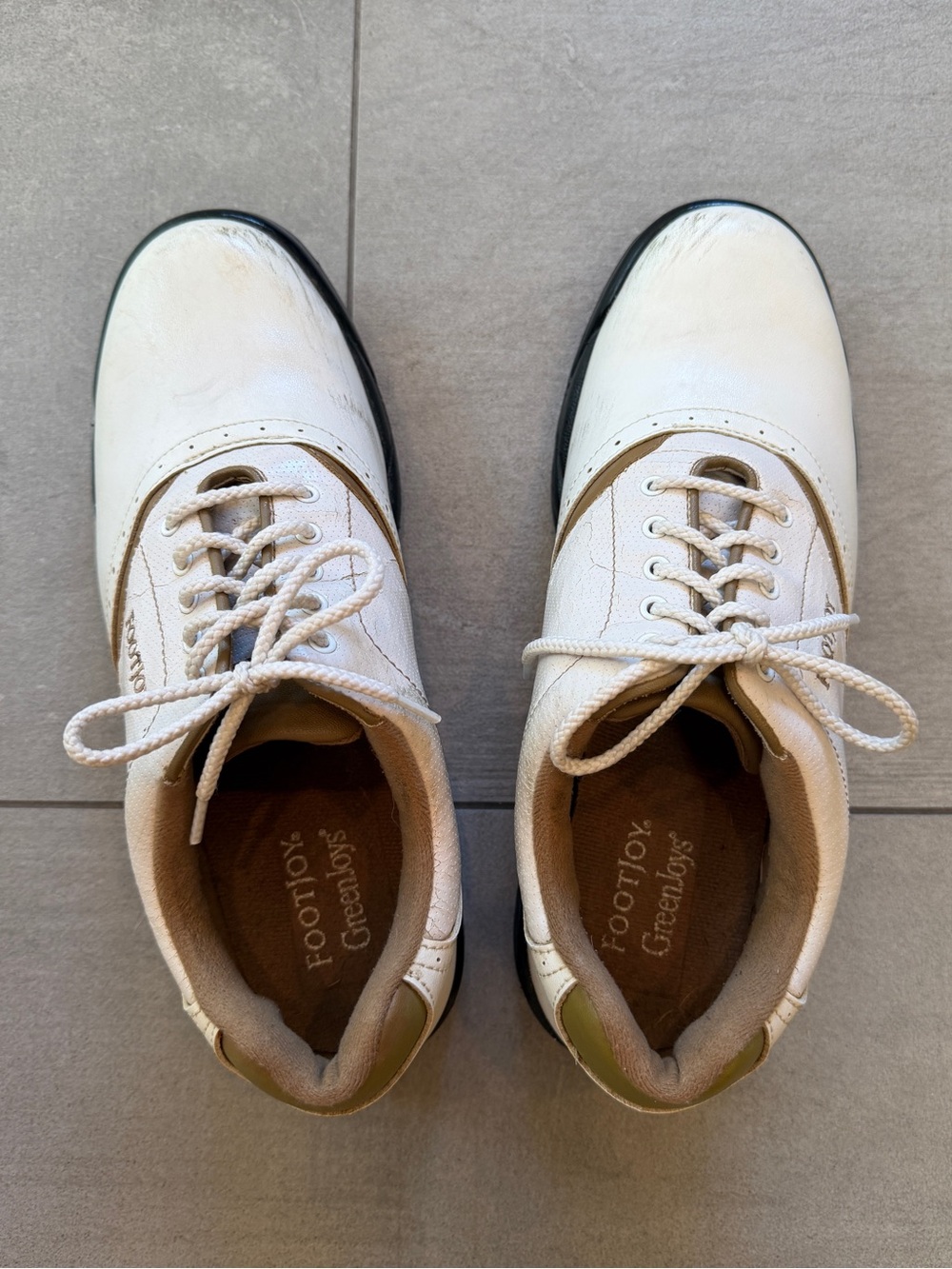 FootJoy Ladies Golf Shoes w soft spikes. Neutral white w tan trim. Comfy! ⛳️